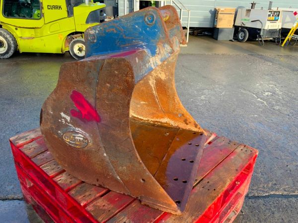 30"  STRICKLAND BUCKET.........50mm PINS........64 377543131