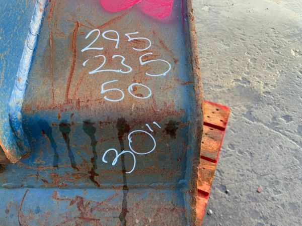 30"  STRICKLAND BUCKET.........50mm PINS........64 377543133