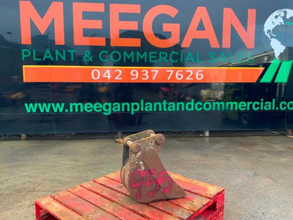 9" MINI DIGGER BUCKET.............40mm PINS....... 377545740