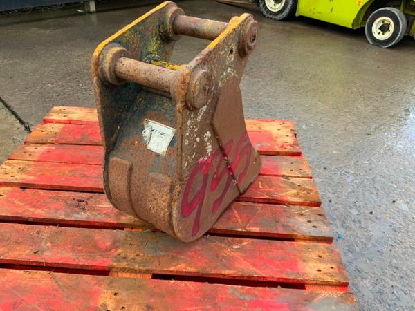 9" MINI DIGGER BUCKET.............40mm PINS....... 377545730