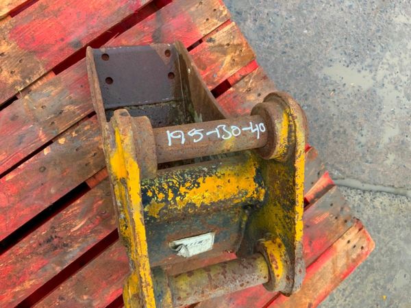 9" MINI DIGGER BUCKET.............40mm PINS....... 377545732