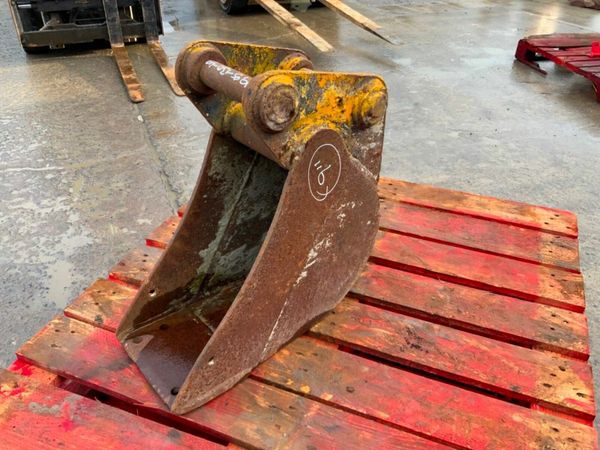 9" MINI DIGGER BUCKET.............40mm PINS....... 377545735