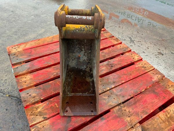 9" MINI DIGGER BUCKET.............40mm PINS....... 377545736