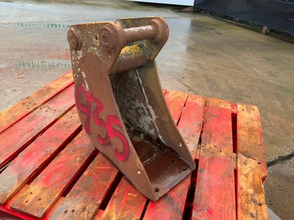 9" MINI DIGGER BUCKET.............40mm PINS....... 377545737