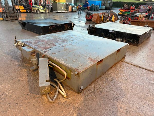 under cabin waste tanks / sewage / effluent .....8 377563140