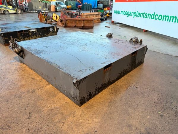 under cabin waste tanks / sewage / effluent .....8 377563147