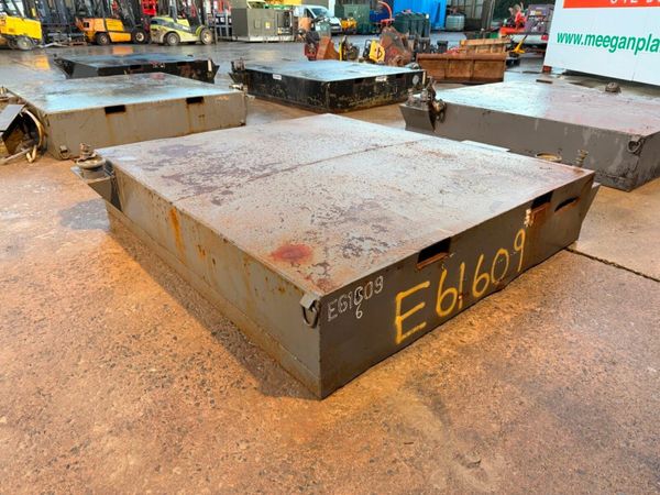 under cabin waste tanks / sewage / effluent .....8 377563151