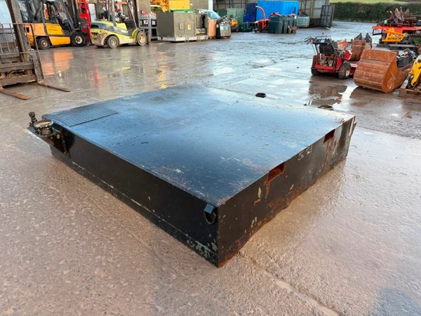 under cabin waste tanks / sewage / effluent .....8 377563138