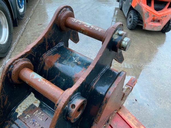 24" RHINOX DIGGING BUCKET.....65mm PINS.......1418 377575426