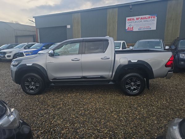 Toyota Hilux 2.8 D4D SR5 377505359