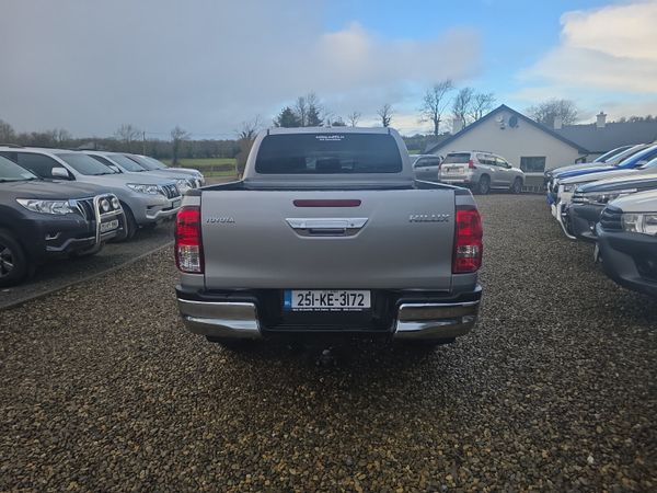 Toyota Hilux 2.8 D4D SR5 377505368