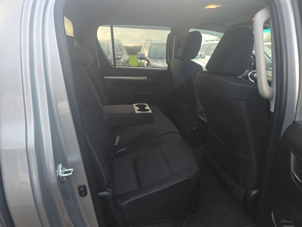 Toyota Hilux 2.8 D4D SR5 377505373