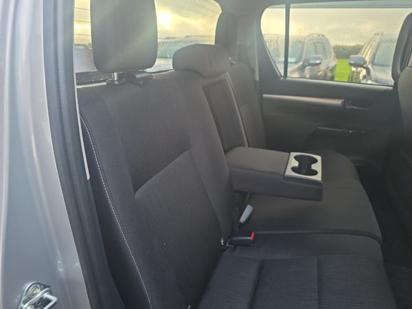 Toyota Hilux 2.8 D4D SR5 377505375