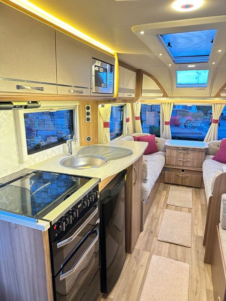 ✨STUNNING 2018 LUNAR ULTIMA 4 BERTH ✨ 377667753