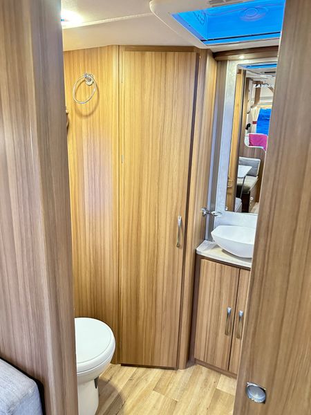 ✨STUNNING 2018 LUNAR ULTIMA 4 BERTH ✨ 377667763