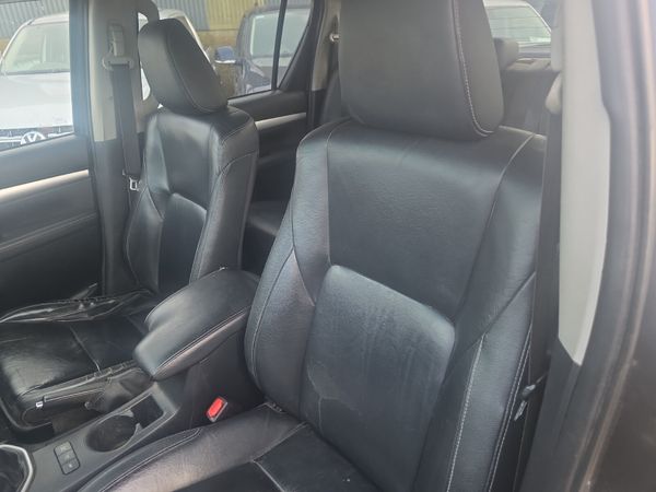 Toyota Hilux 2.8 D4D 377694759