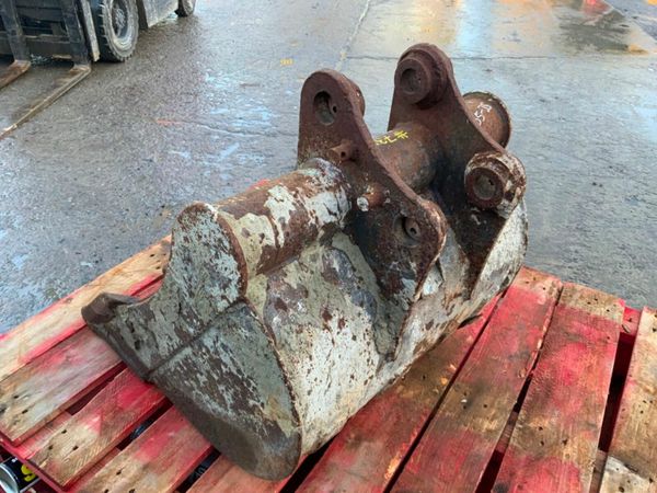 24" MINI DIGGER BUCKET.......35mm PINS.........731 377737056