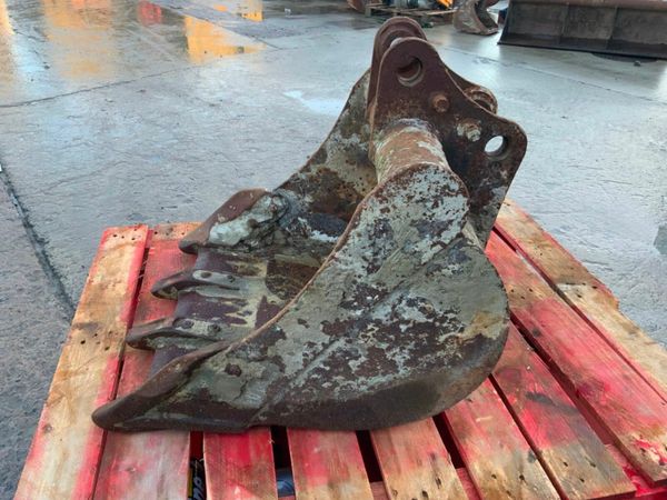 24" MINI DIGGER BUCKET.......35mm PINS.........731 377737057