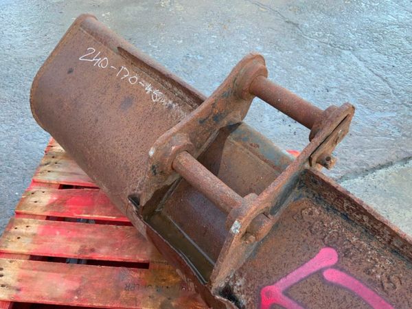 60" GRADING BUCKET.........45mm PINS .......679. 377737065