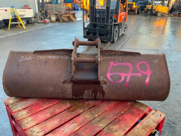 60" GRADING BUCKET.........45mm PINS .......679. 377737068