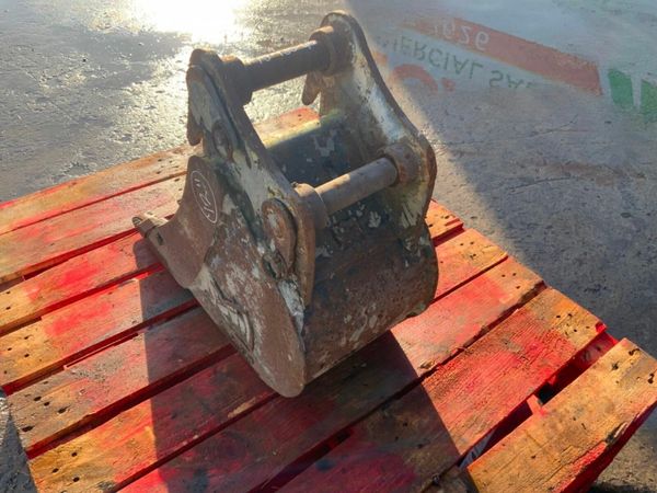 12" MINI DIGGING BUCKET......40 mm PINS.........12 377737087