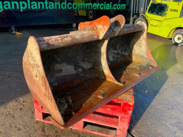 60" GRADING BUCKET......50mm PINS.........022. 377737094