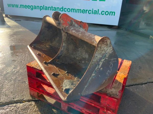 60" GRADING BUCKET......50mm PINS.........022. 377737097