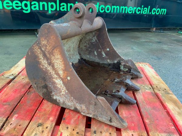 24" MINI DIGGER BUCKET.....35mm PINS.........24. 377737024