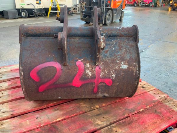 24" MINI DIGGER BUCKET.....35mm PINS.........24. 377737026