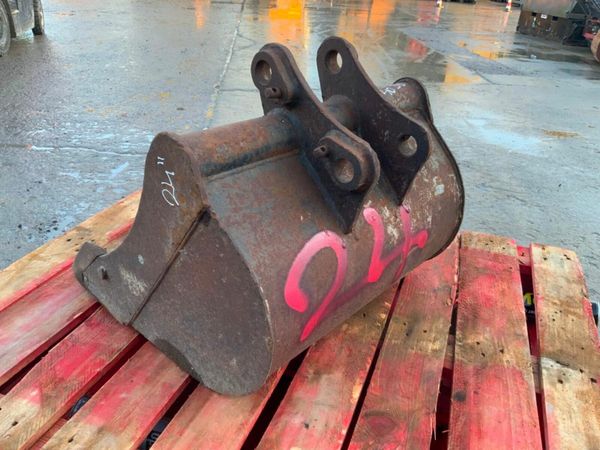 24" MINI DIGGER BUCKET.....35mm PINS.........24. 377737027
