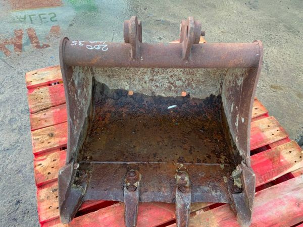 24" MINI DIGGER BUCKET.....35mm PINS.........24. 377737031