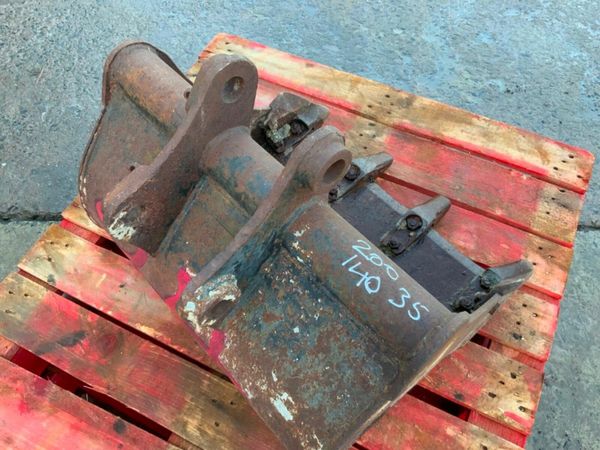 24" MINI DIGGER BUCKET.....35mm PINS.........24. 377737033