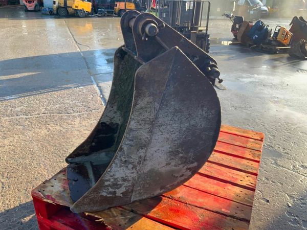 16" JCB 3 CX DIGGING BUCKET...45mm PINS......665. 377737146