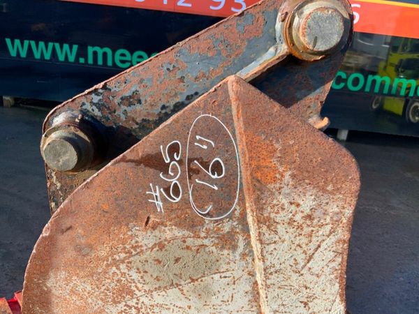 16" JCB 3 CX DIGGING BUCKET...45mm PINS......665. 377737155