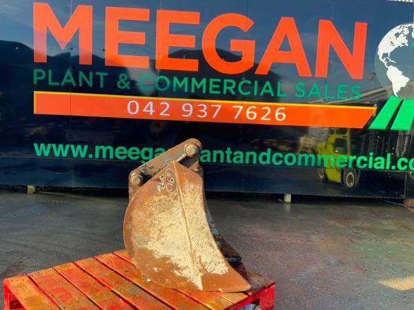 16" JCB 3 CX DIGGING BUCKET...45mm PINS......665. 377737156