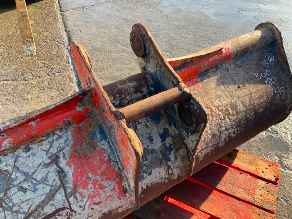 60" GRADING BUCKET......50mm PINS.........022. 377737107