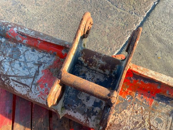 60" GRADING BUCKET......50mm PINS.........022. 377737109