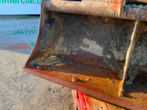 60" GRADING BUCKET......50mm PINS.........022. 377737122