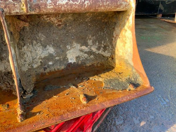 60" GRADING BUCKET......50mm PINS.........022. 377737125