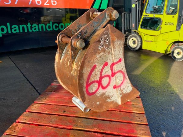 16" JCB 3 CX DIGGING BUCKET...45mm PINS......665. 377737138