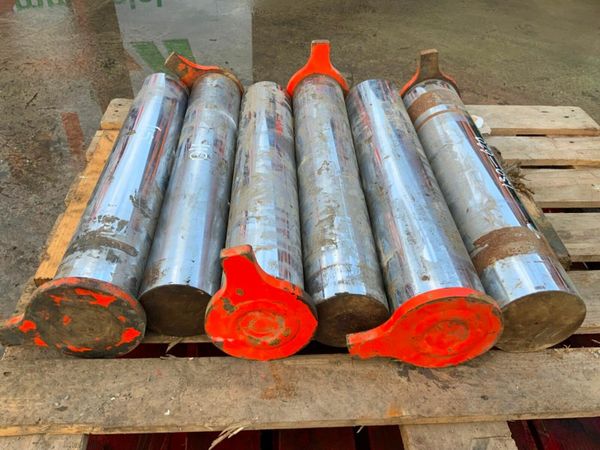 HITACHI BUCKET LINK PINS..NEW TAKE OFF. 377897904