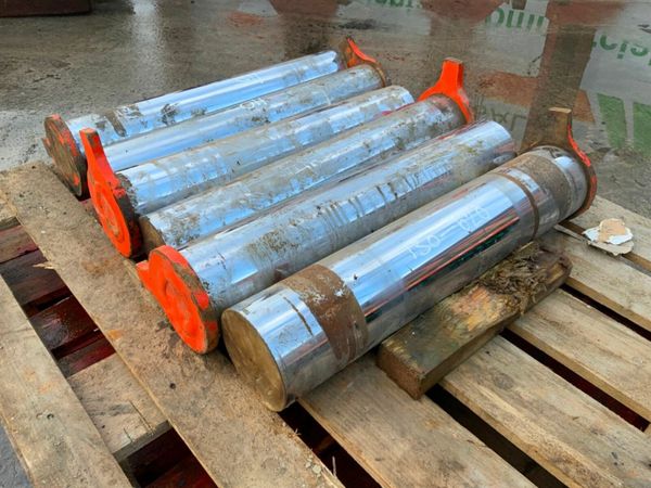 HITACHI BUCKET LINK PINS..NEW TAKE OFF. 377897905