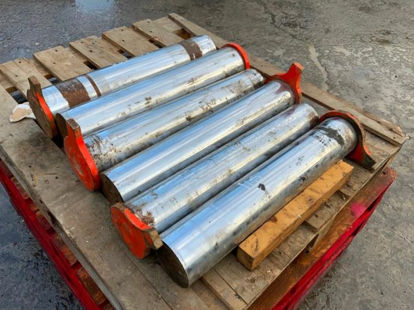 HITACHI BUCKET LINK PINS..NEW TAKE OFF. 377897908