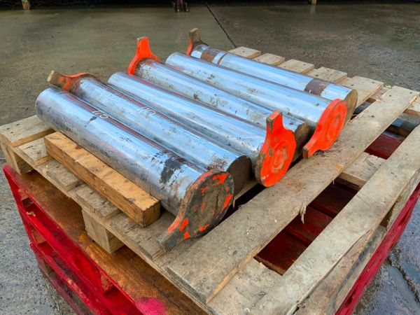 HITACHI BUCKET LINK PINS..NEW TAKE OFF. 377897911