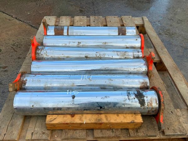 HITACHI BUCKET LINK PINS..NEW TAKE OFF. 377897913