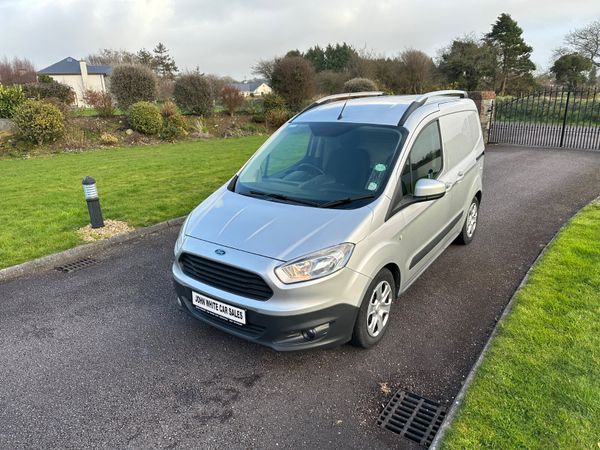 Ford Transit Courier 2015 377970906