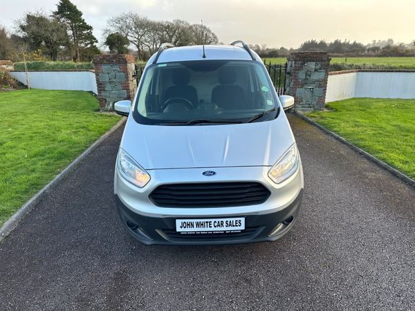 Ford Transit Courier 2015 377970913