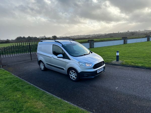 Ford Transit Courier 2015 377970914