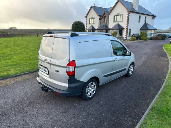 Ford Transit Courier 2015 377970916