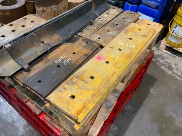 GUMMY BUCKET.........BOLT ON CUTTING EDGES. 377979145